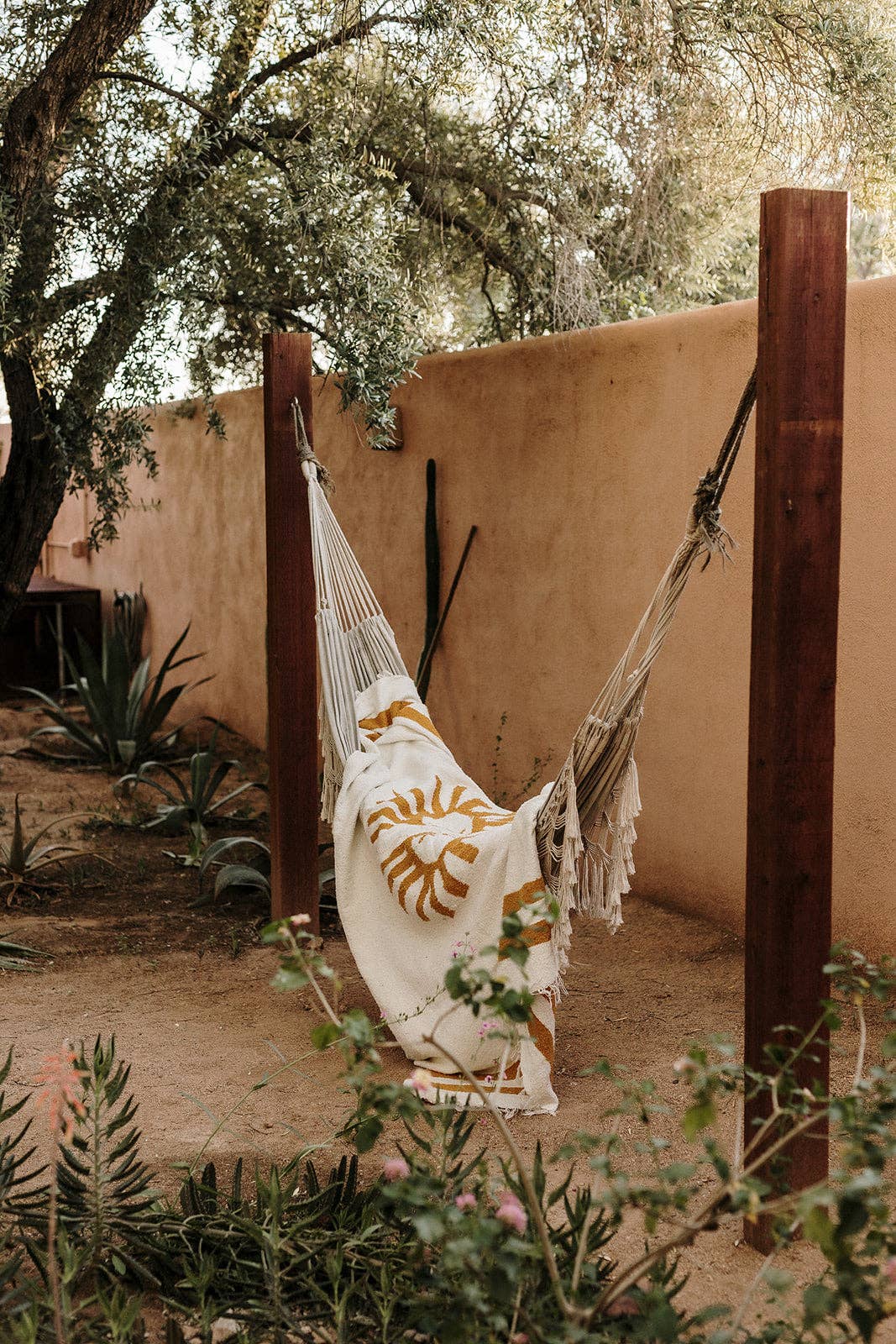 Amigas Del Sol // Handwoven Blanket - Image 11