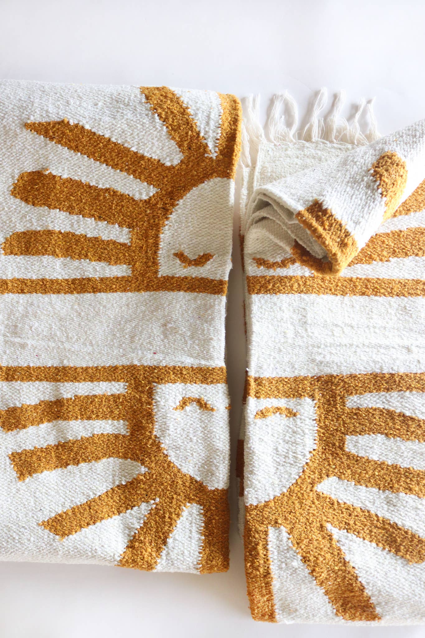 Amigas Del Sol // Handwoven Blanket - Image 2
