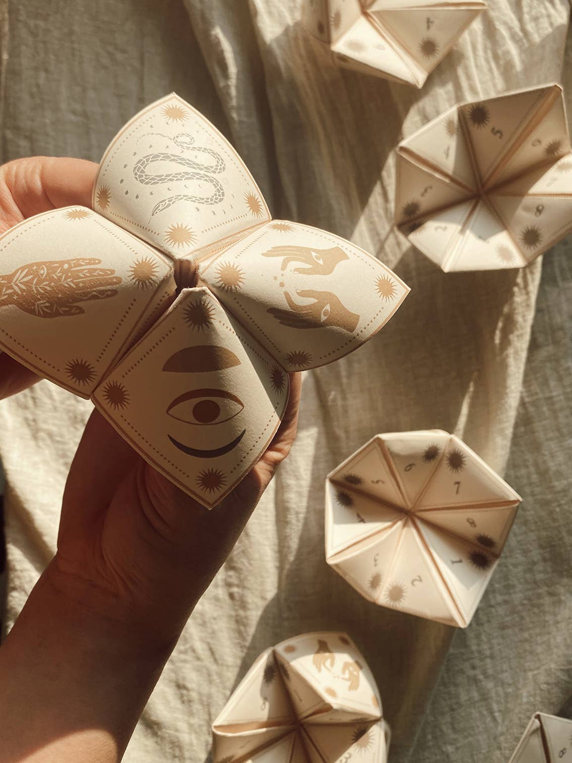 FORTUNE TELLER - DIY PRINT - COOTIE CATCHER - ORACLE GAME - Image 3