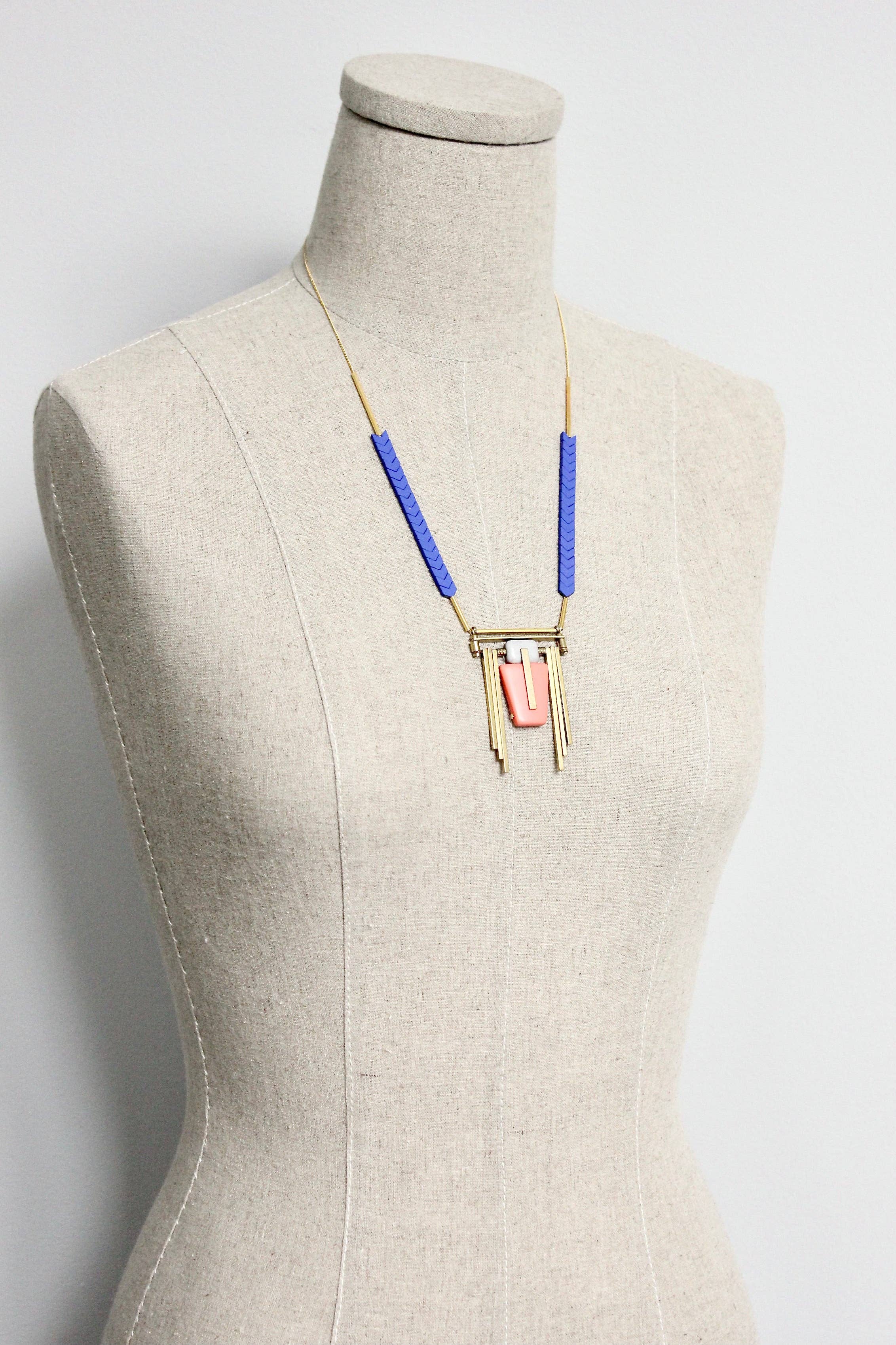 Blue and Coral Art Deco Chain Necklace - Image 3